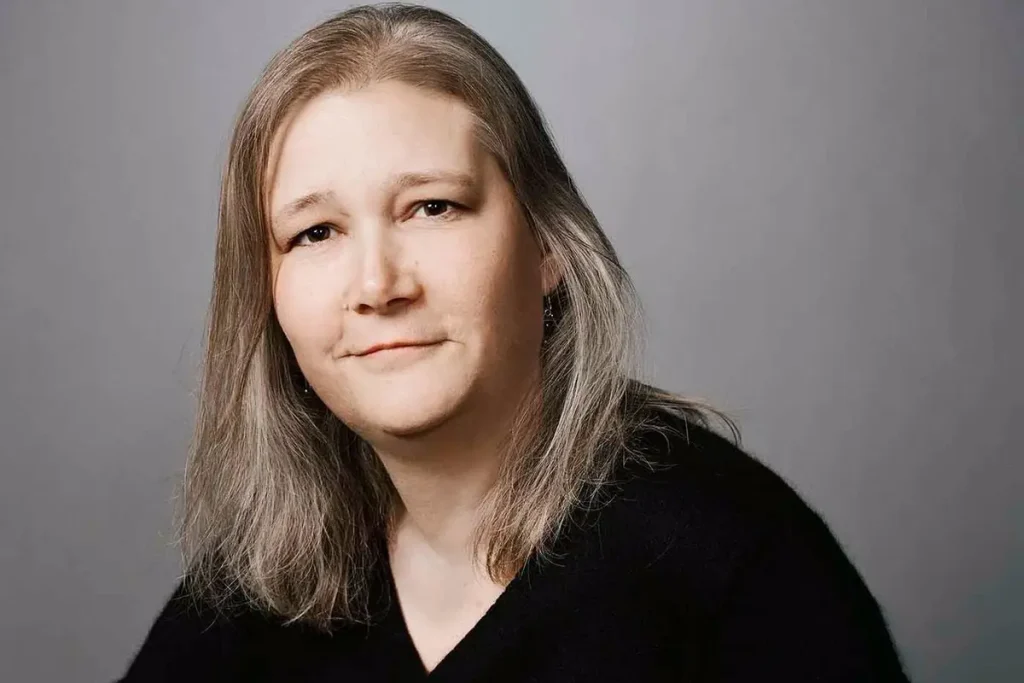 Amy Hennig can lead Xbox to victory.